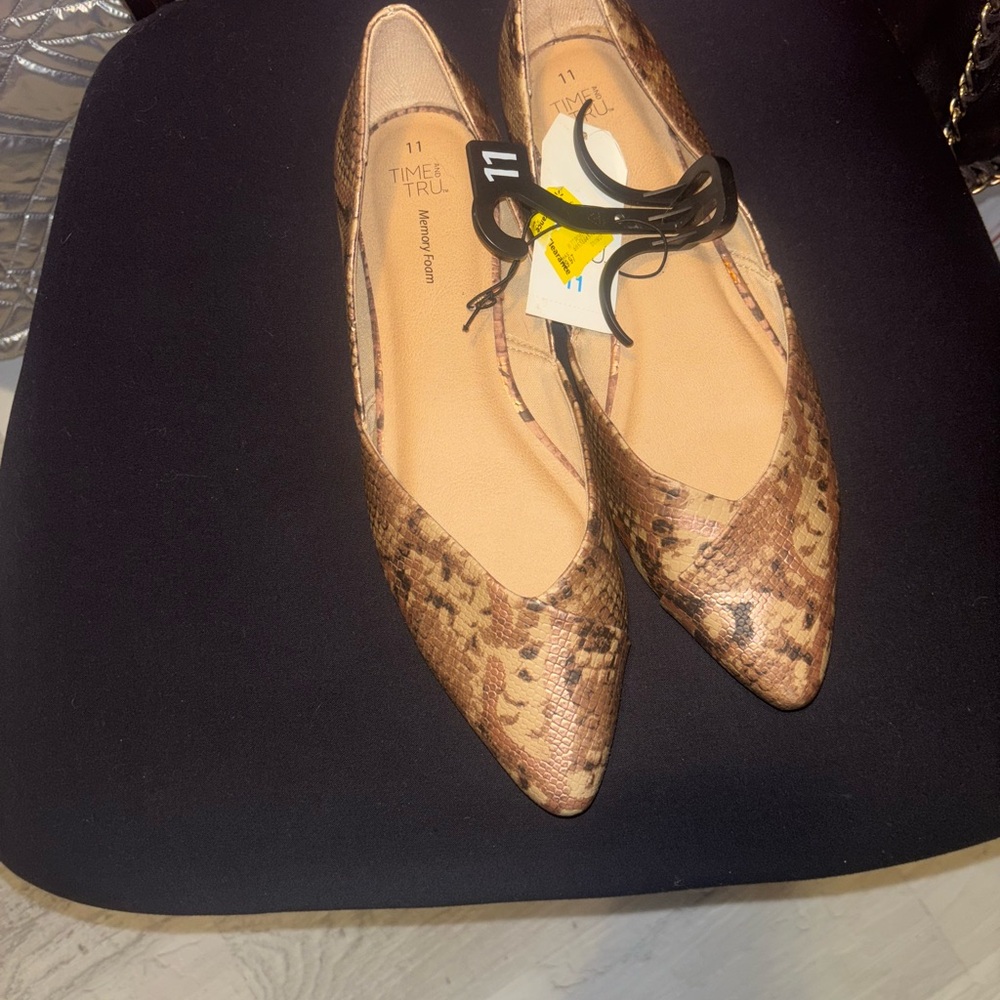 Time and Tru Women's Tan Snake Pattern Flats